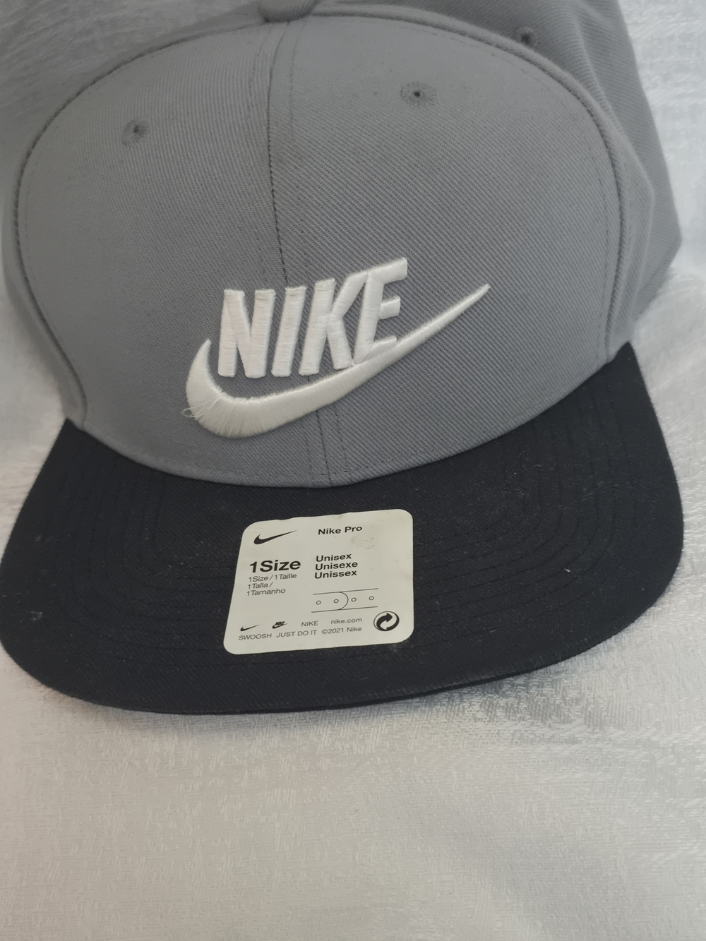 Nike Men’s Grey and Black Snapback Cap